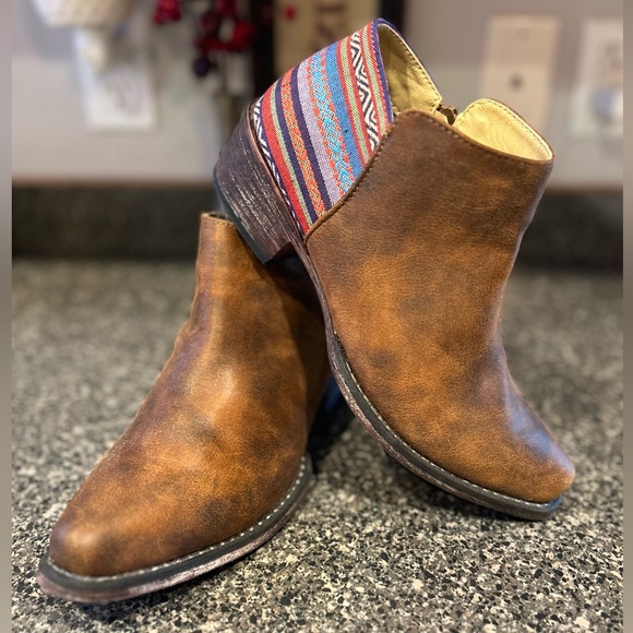 Roper Shoes - ROPER WOMEN'S BROWN SEDONA BOOTIES - SNIP TOE. Size 7.5